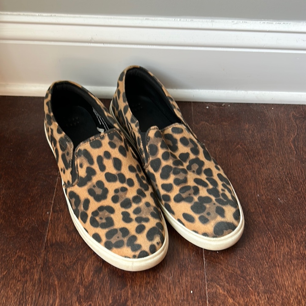 Leopard print canvas shoes
